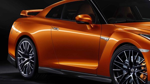 SIDE SKIRTS AND C-PILLAR