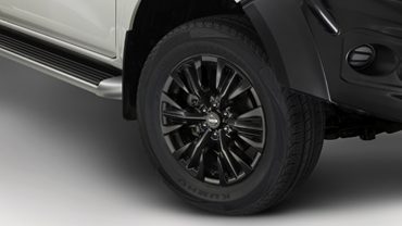 ALLOY WHEELS SET OF 4 (18" SOLAR BLACK) Recommended Fitted Price: $1,909.00