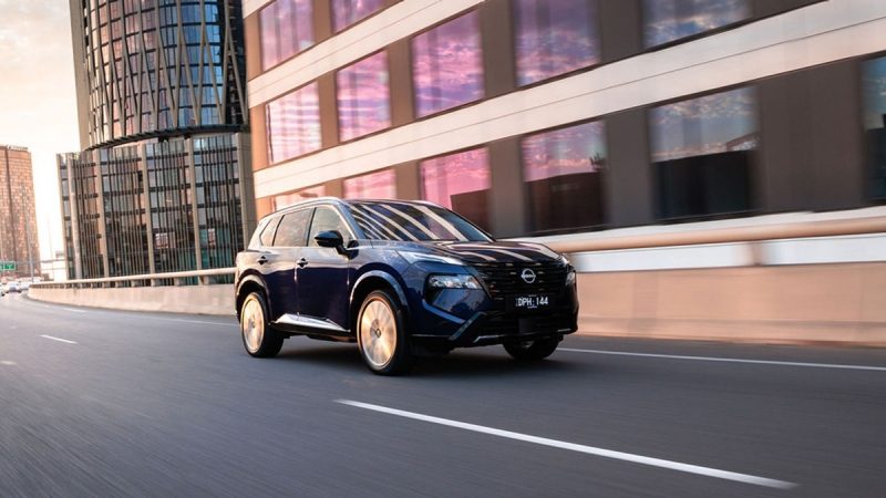 2026 Nissan MY26 X TRAIL Ti L Driving 18